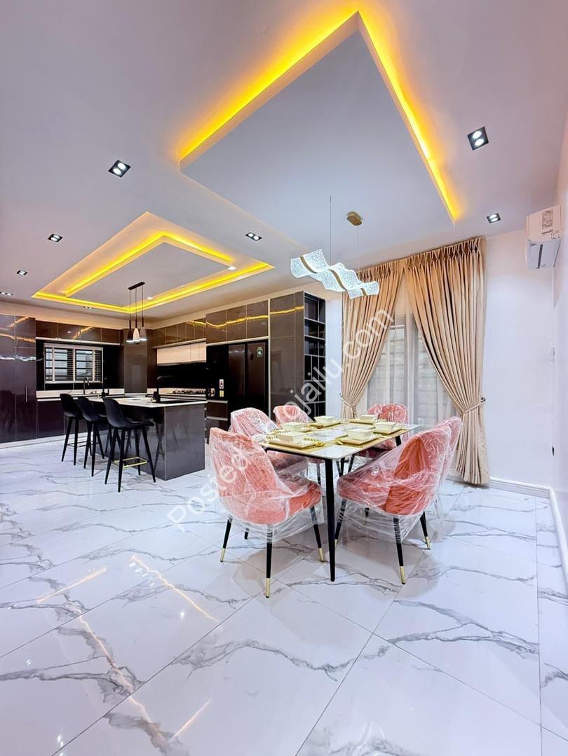 6 Bedroom Masterpiece with Cinema & Rooftop Lounge