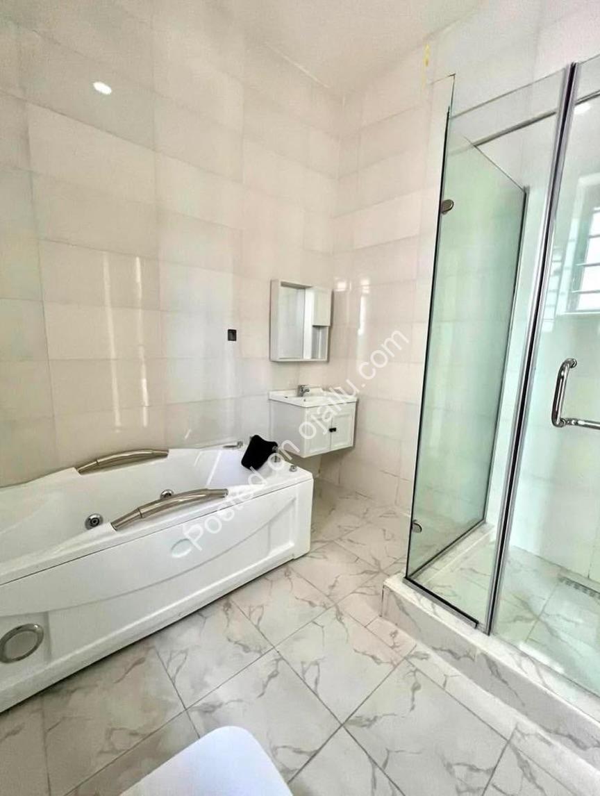 Your Serene 4-Bed Duplex Awaits in Chevron