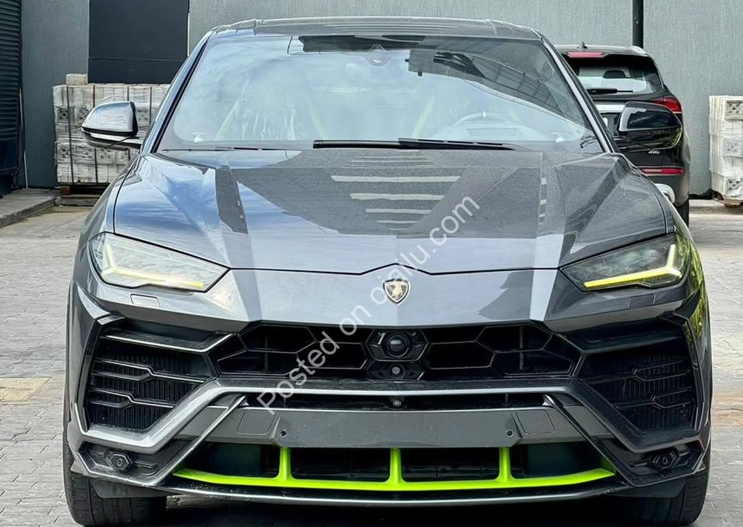 2020 Lamborghini Urus: Luxury Unleashed with Alcantara & B&O Sound