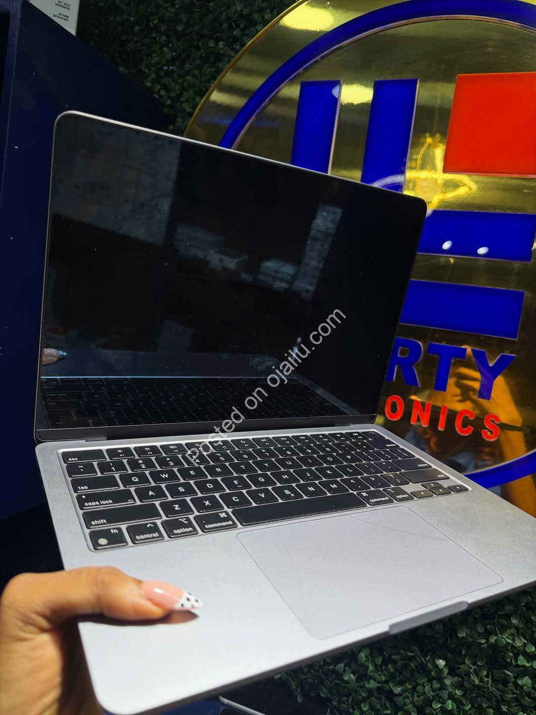 13″ M2 MacBook Air 2022: Power, Portability, Price Drop!