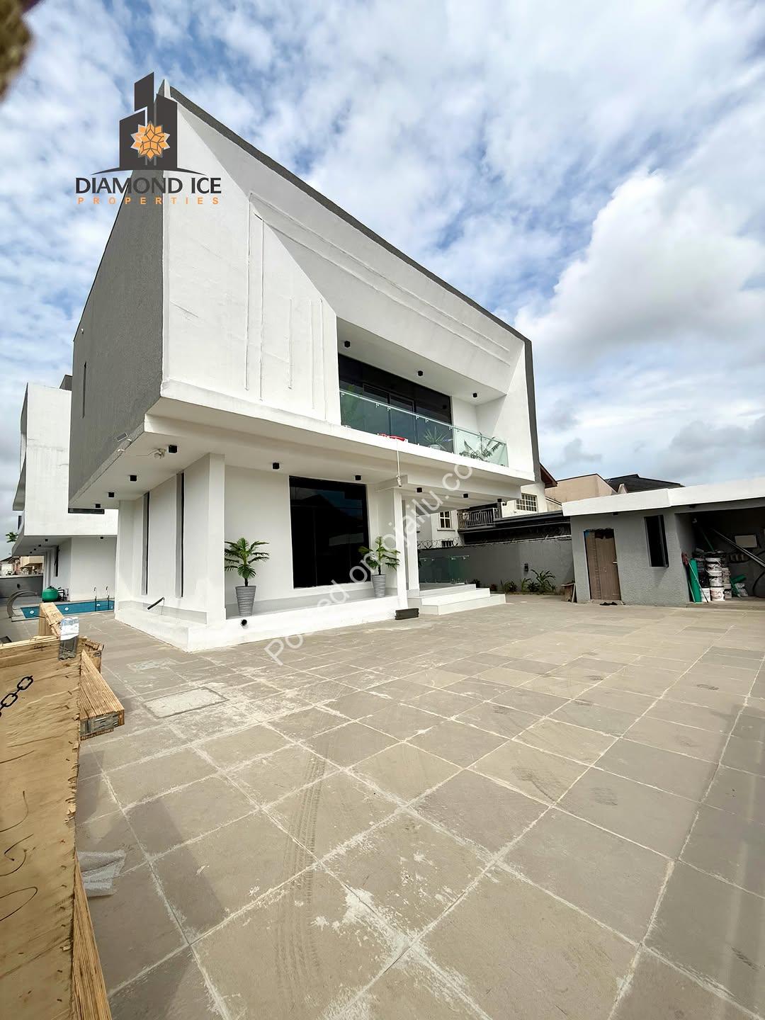 Elite Smart Home: 5-Bed VGC Duplex with Cinema & Pool