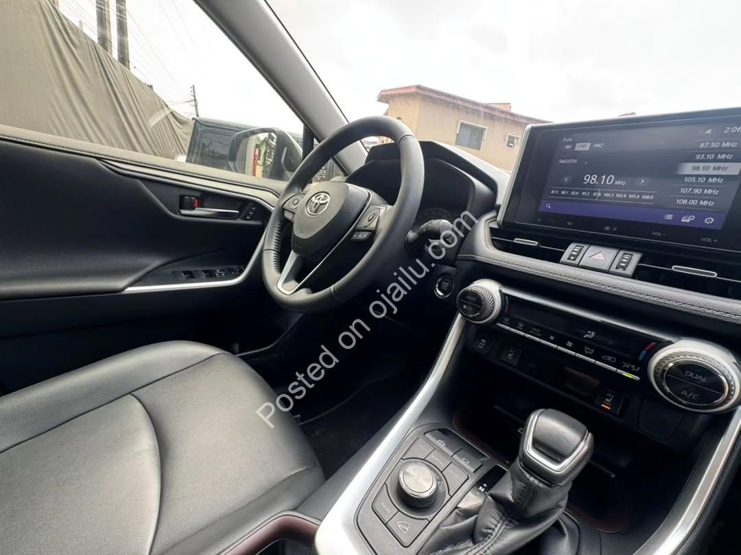FULL TOYOTA RAV4 2025 – TOKUNBO & MINT CONDITION!