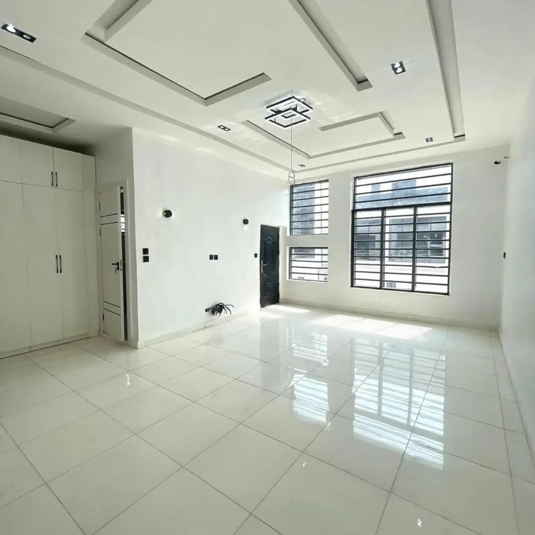 4-Bed Semi-Detached Duplex with Solar in Palm City