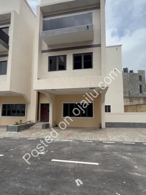 En-suite 4BR Terrace in Prime Guzape | 700M