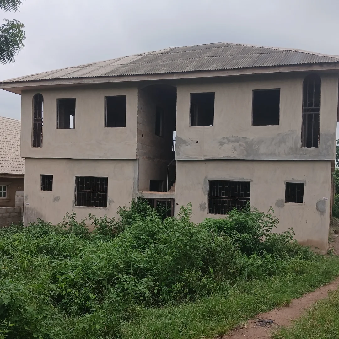 12 Student Units, 1.5 Plots Near FUNAAB – ₦52M