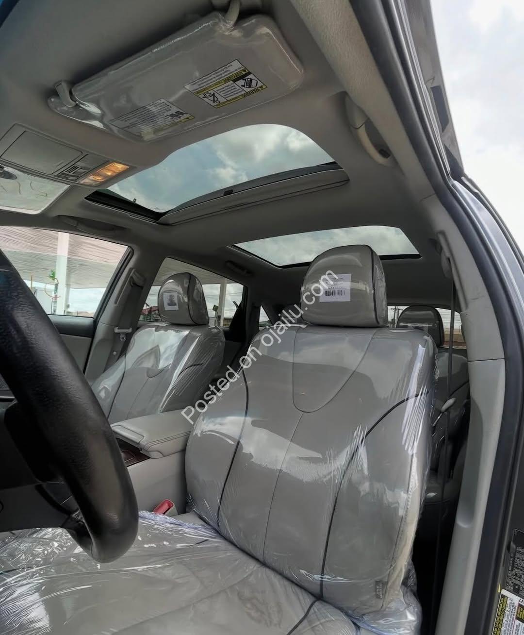 2012 Toyota Venza XLE: Rare Panoramic Sunroof & Loaded!