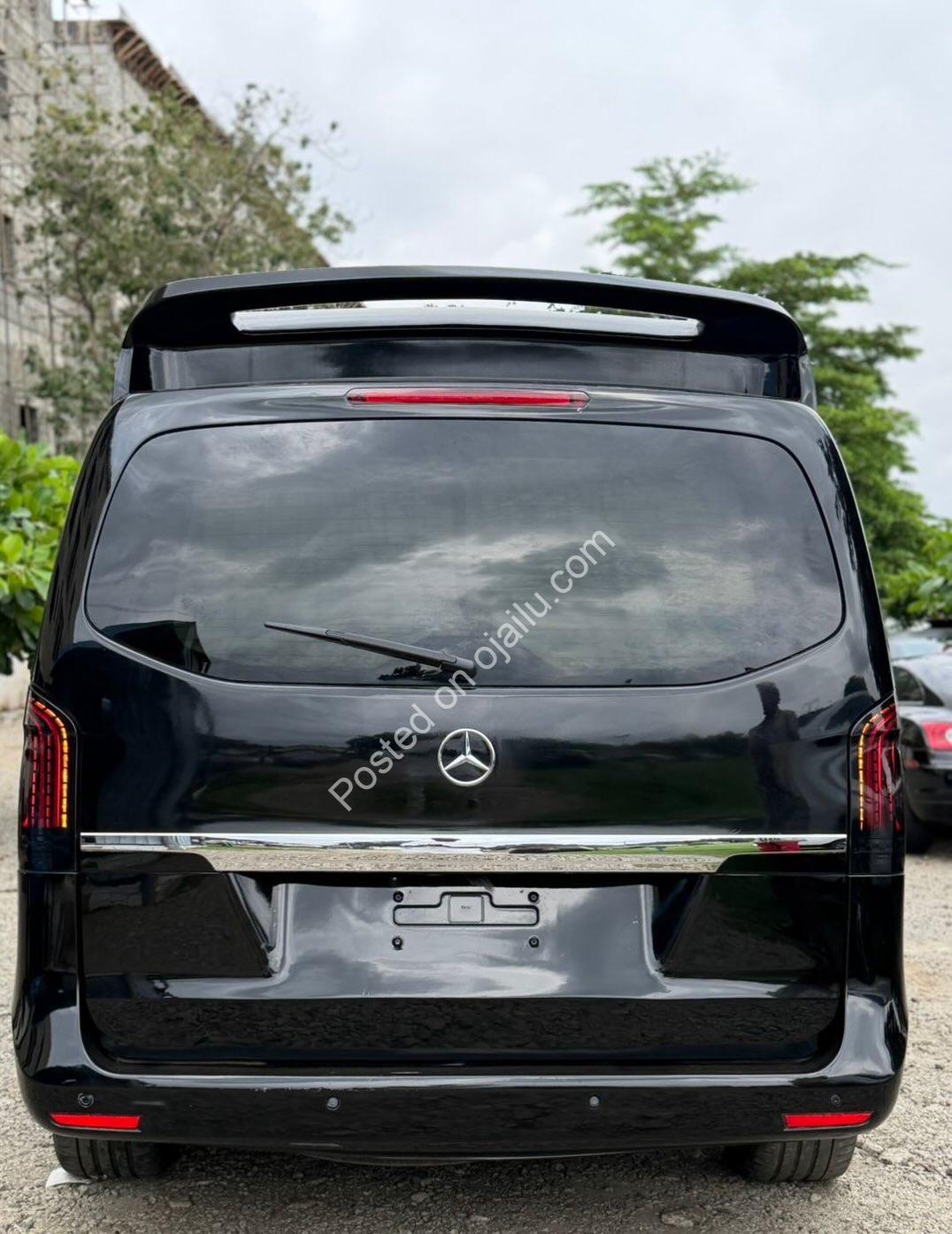 2018 Mercedes Viano Executive: Panoramic Roof & Captain Seats
