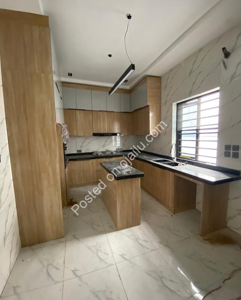 Your Sophisticated Orchid Retreat: 4-Bed Semi-Detached Duplex