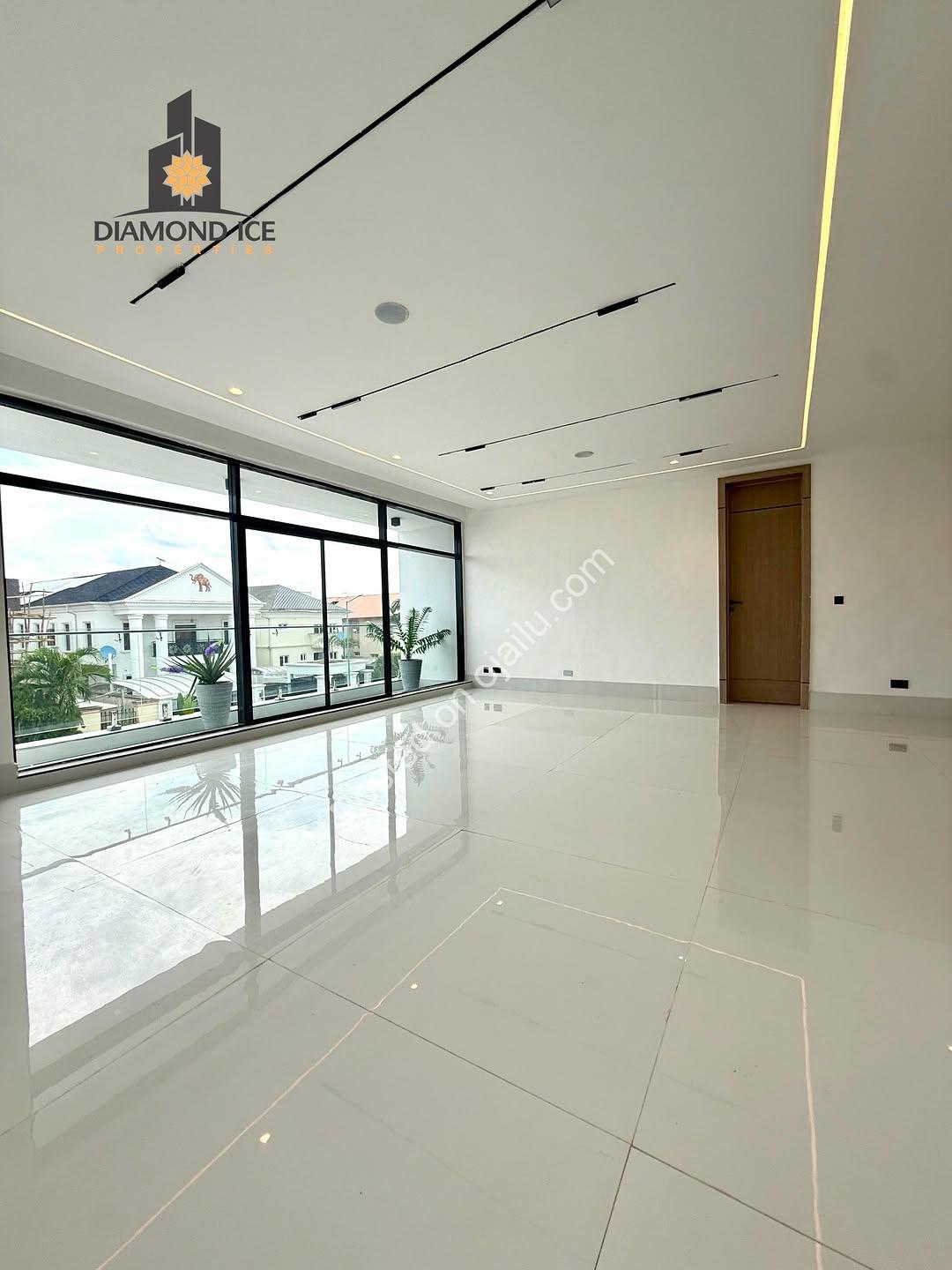 Elite Smart Home: 5-Bed VGC Duplex with Cinema & Pool