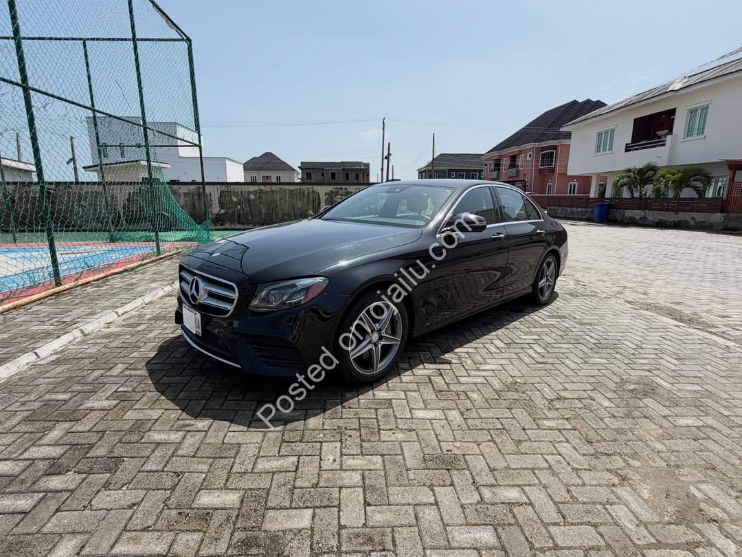 2016 Mercedes E300: Luxe, Push-Start, Sunroof
