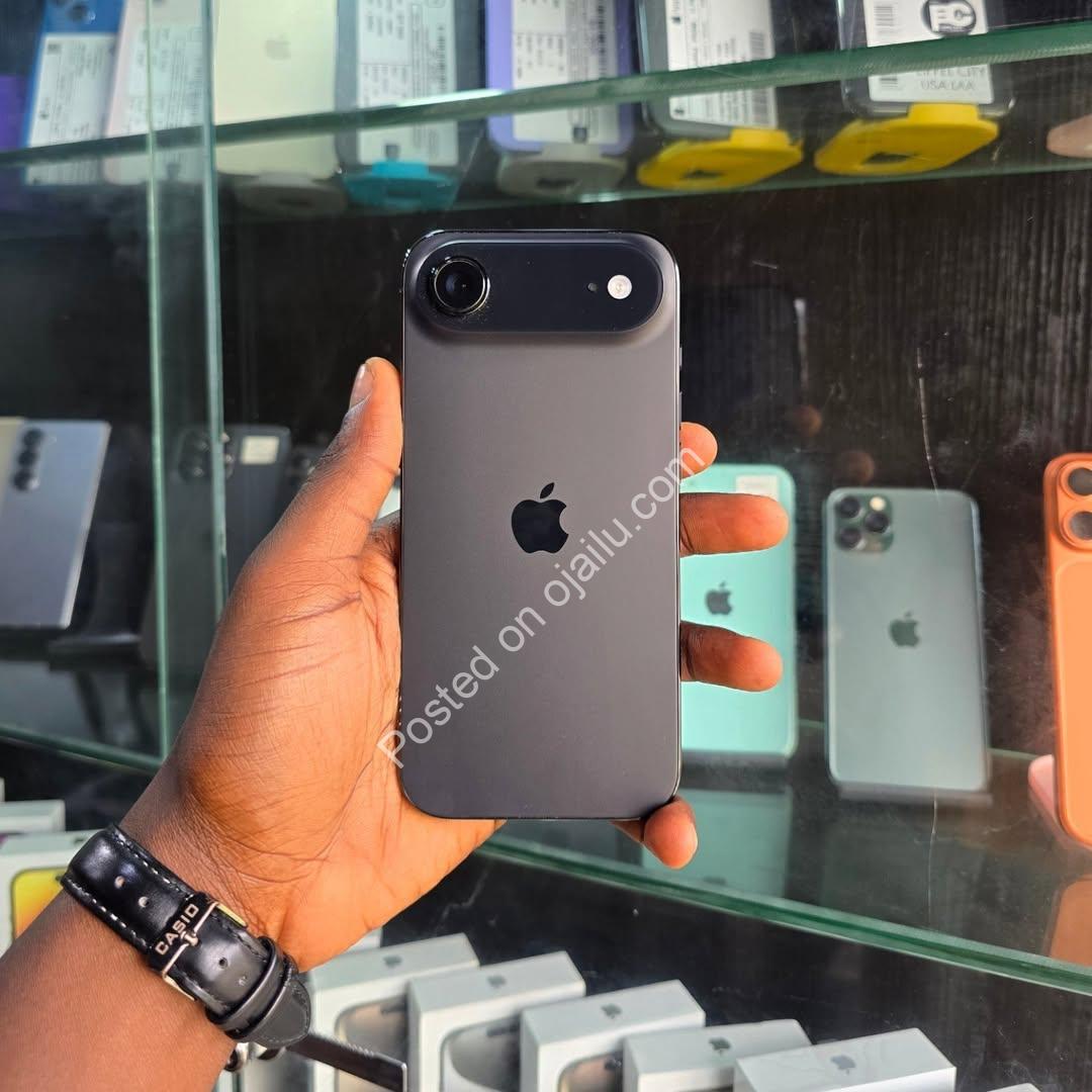 Sleek iPhone Air 256GB – 100% Battery, E-SIM, Free Privacy Guard!