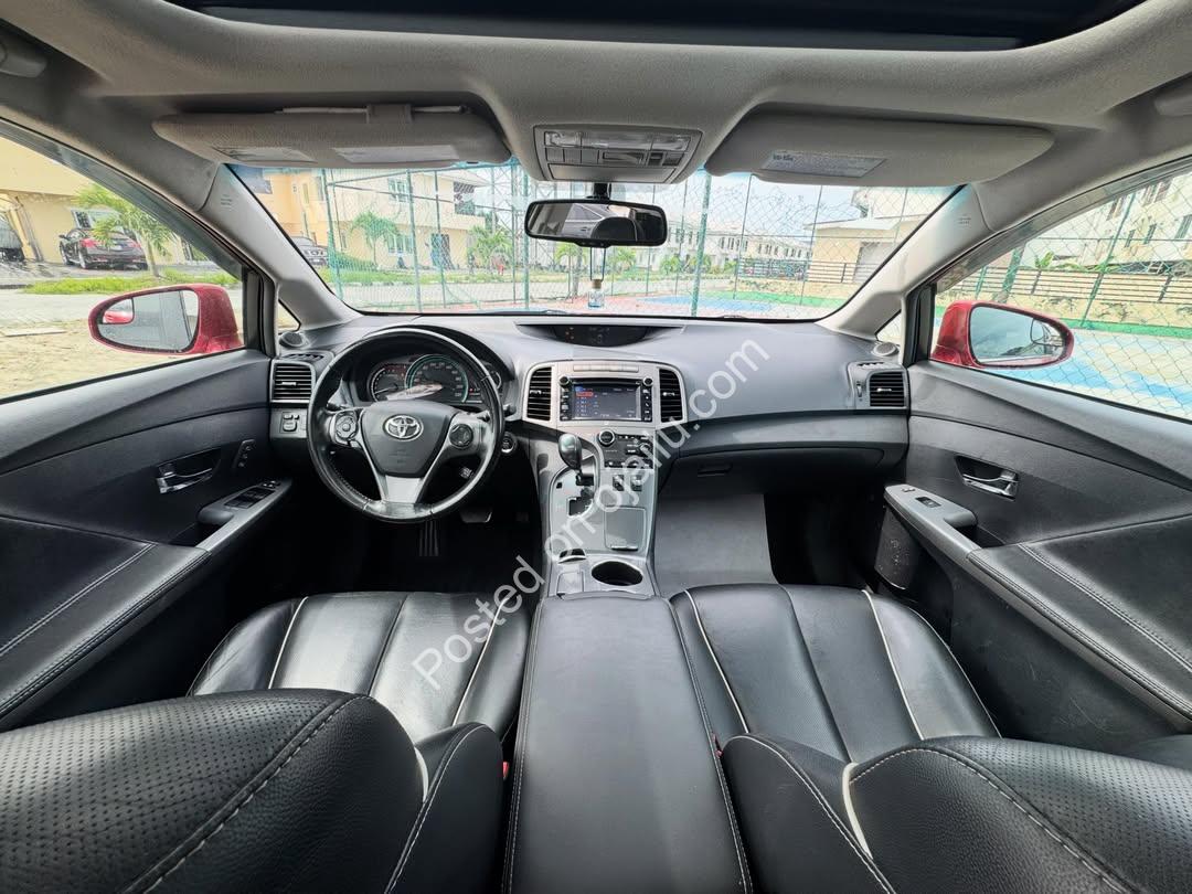 2014 Toyota VENZA Limited – Premium Panoramic Cruiser