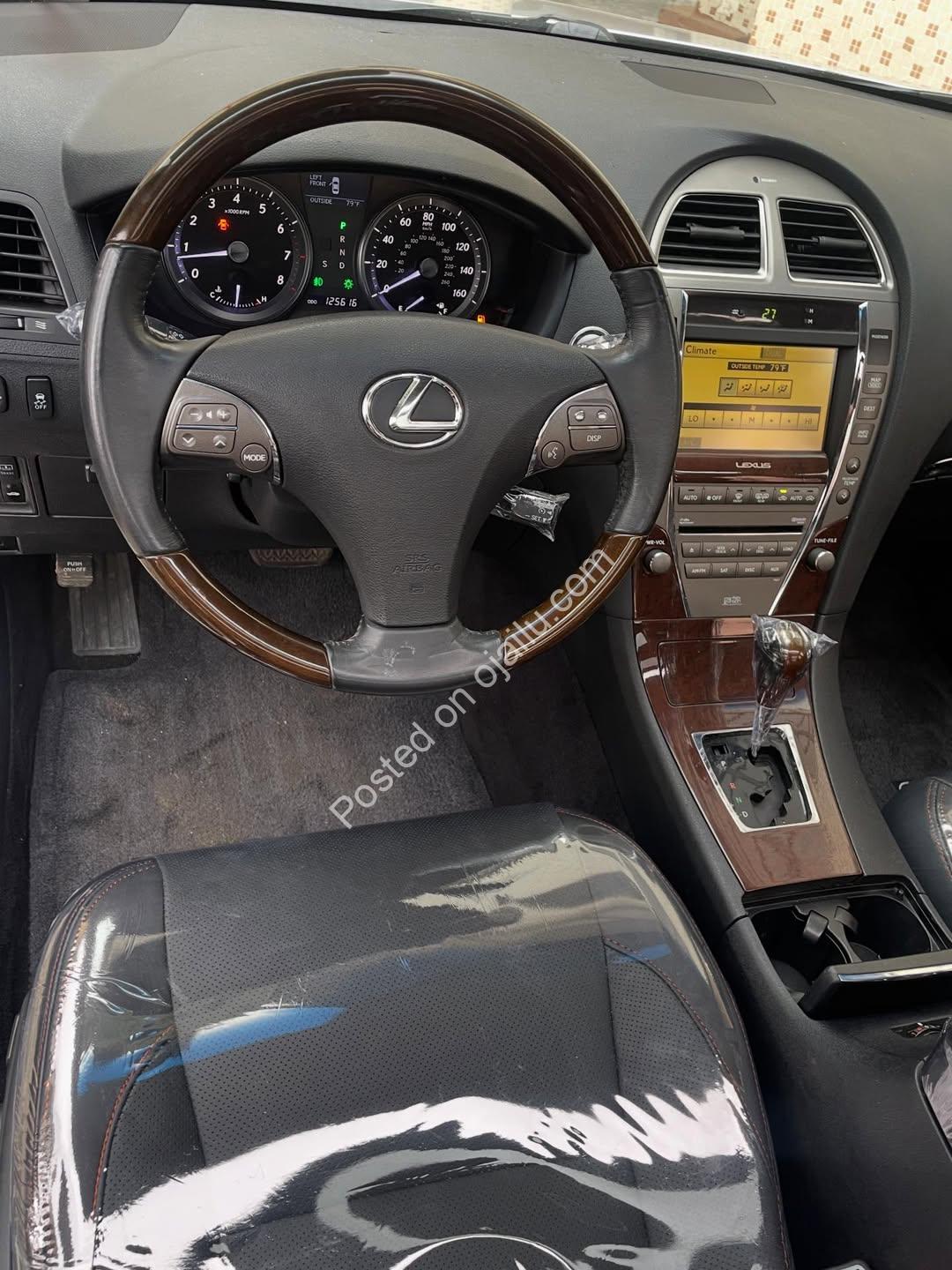 2010 Lexus ES350: Keyless, Panoramic, Perfection!