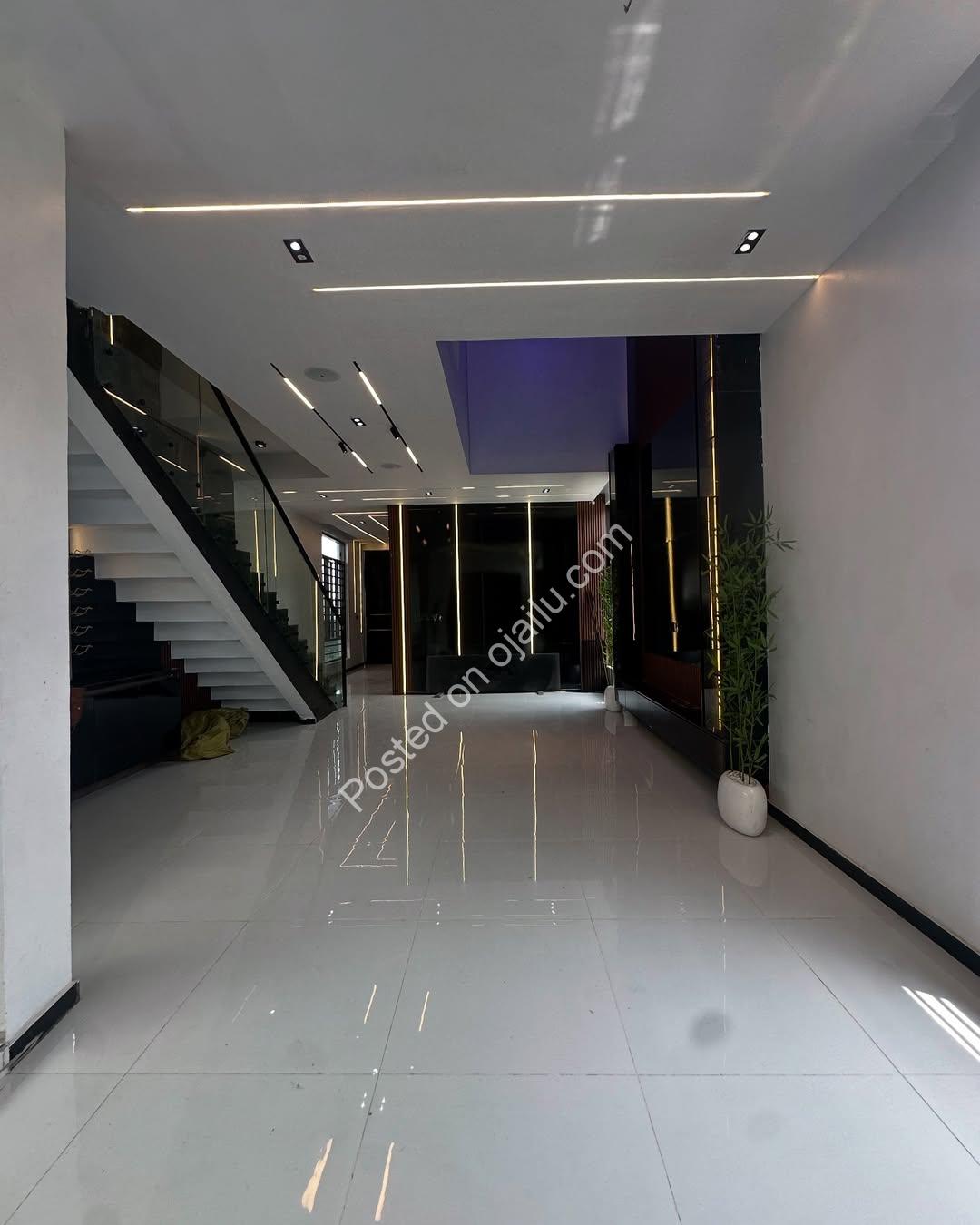 6-Ensuite Duplex in Orchid: Pool, Gym & Governors Consent