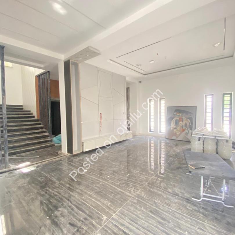 Ikoyi’s Pinnacle: Brand New 5-Bed with Pool & Gym