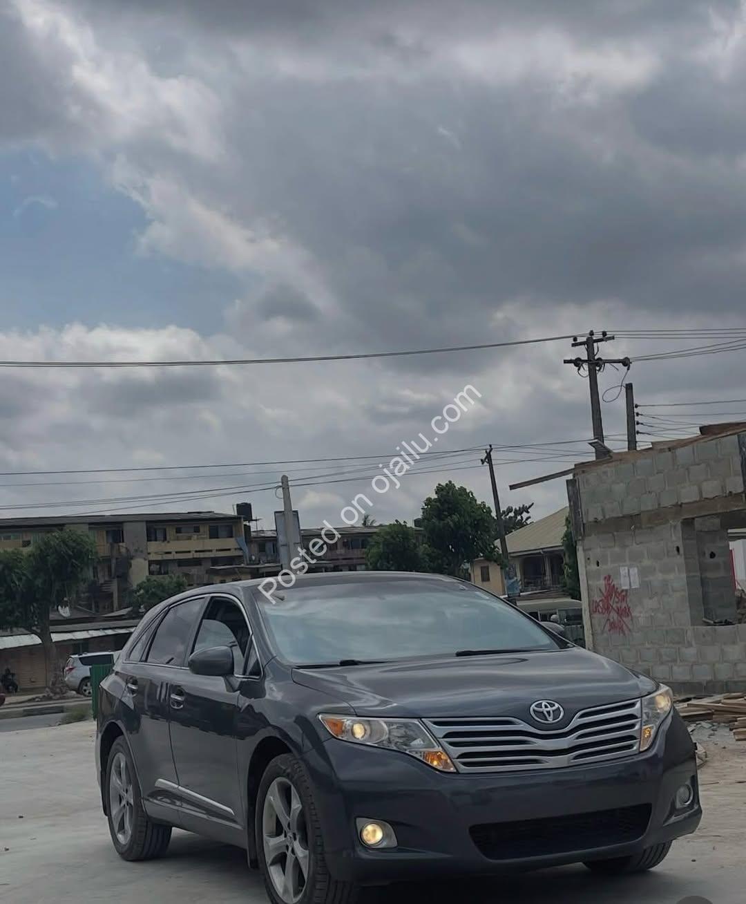 2012 Toyota Venza XLE: Rare Panoramic Sunroof & Loaded!