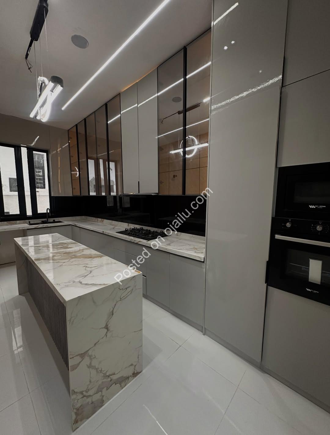 Ajah Showstopper: 5-Bed Pool & Gym Haven