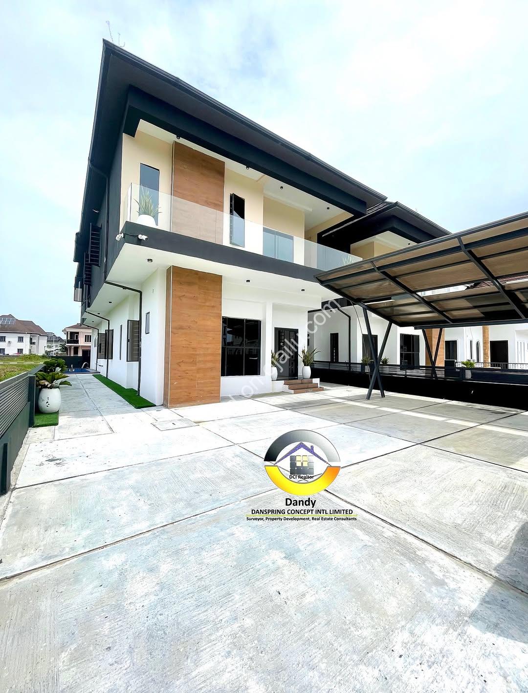 Your Private Oasis Awaits: 4BR Duplex with Pool & Mini Bar