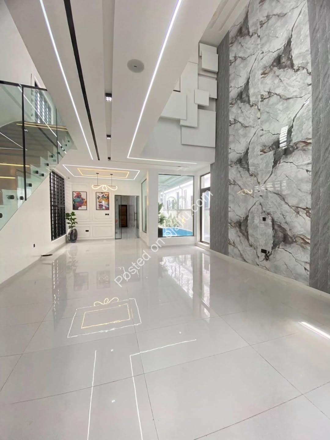 Your Dream Oasis Awaits: 5-Bed Detached + Pool in Lekki