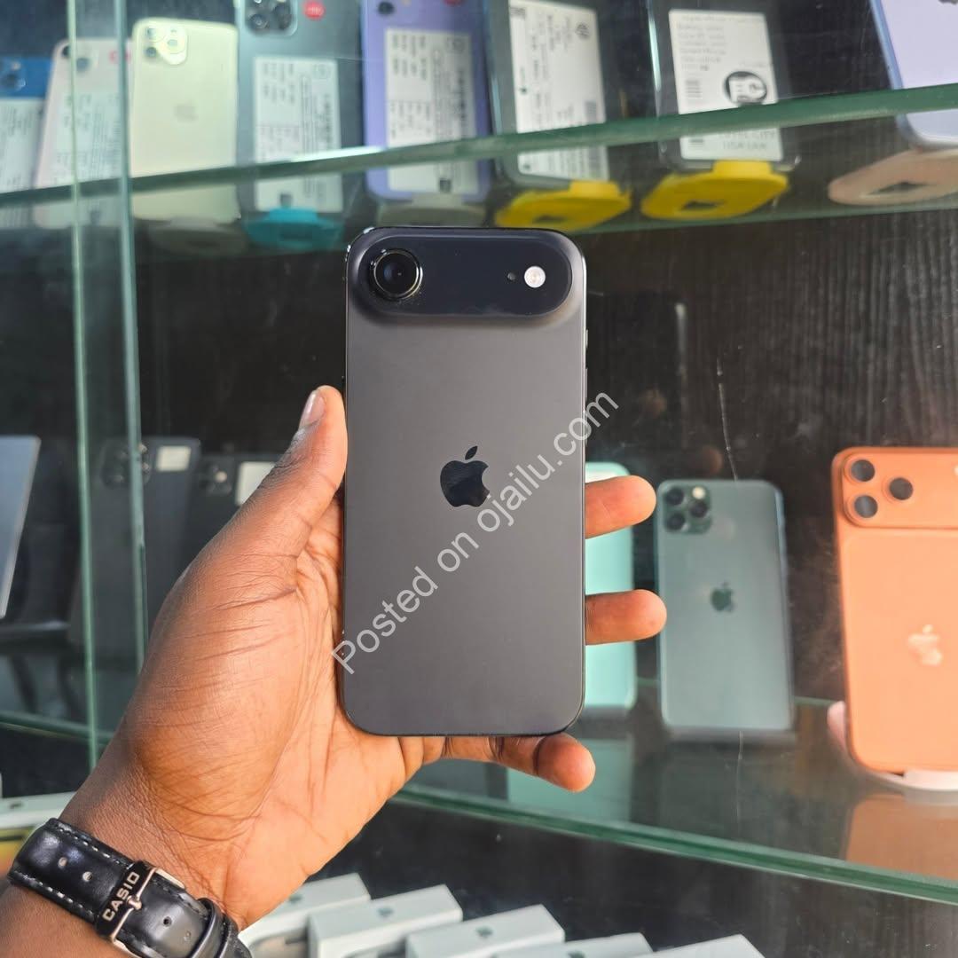 Sleek iPhone Air 256GB – 100% Battery, E-SIM, Free Privacy Guard!