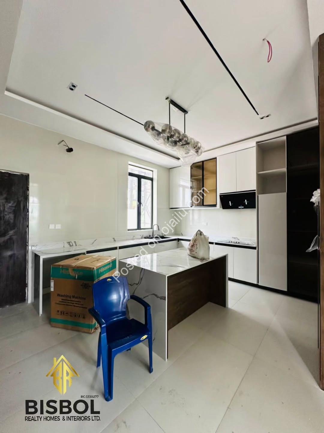 Move-In Ready 5-Bed Duplex with Pool & Gym