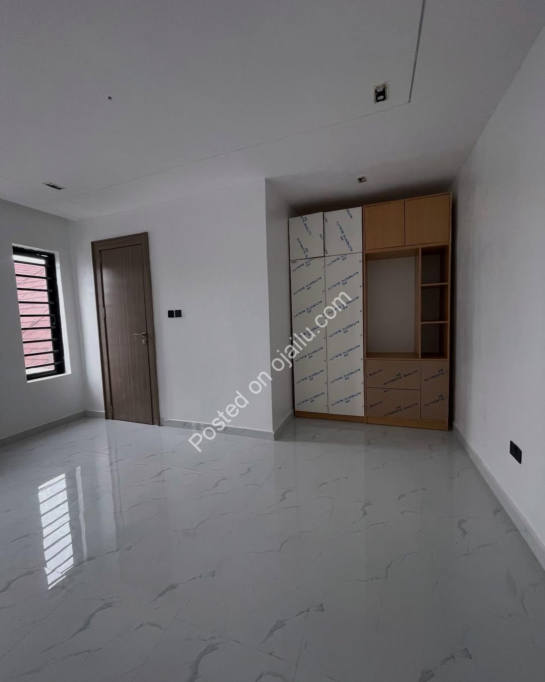 Secure 5-Bedroom Duplex: Move-In Ready in VGC
