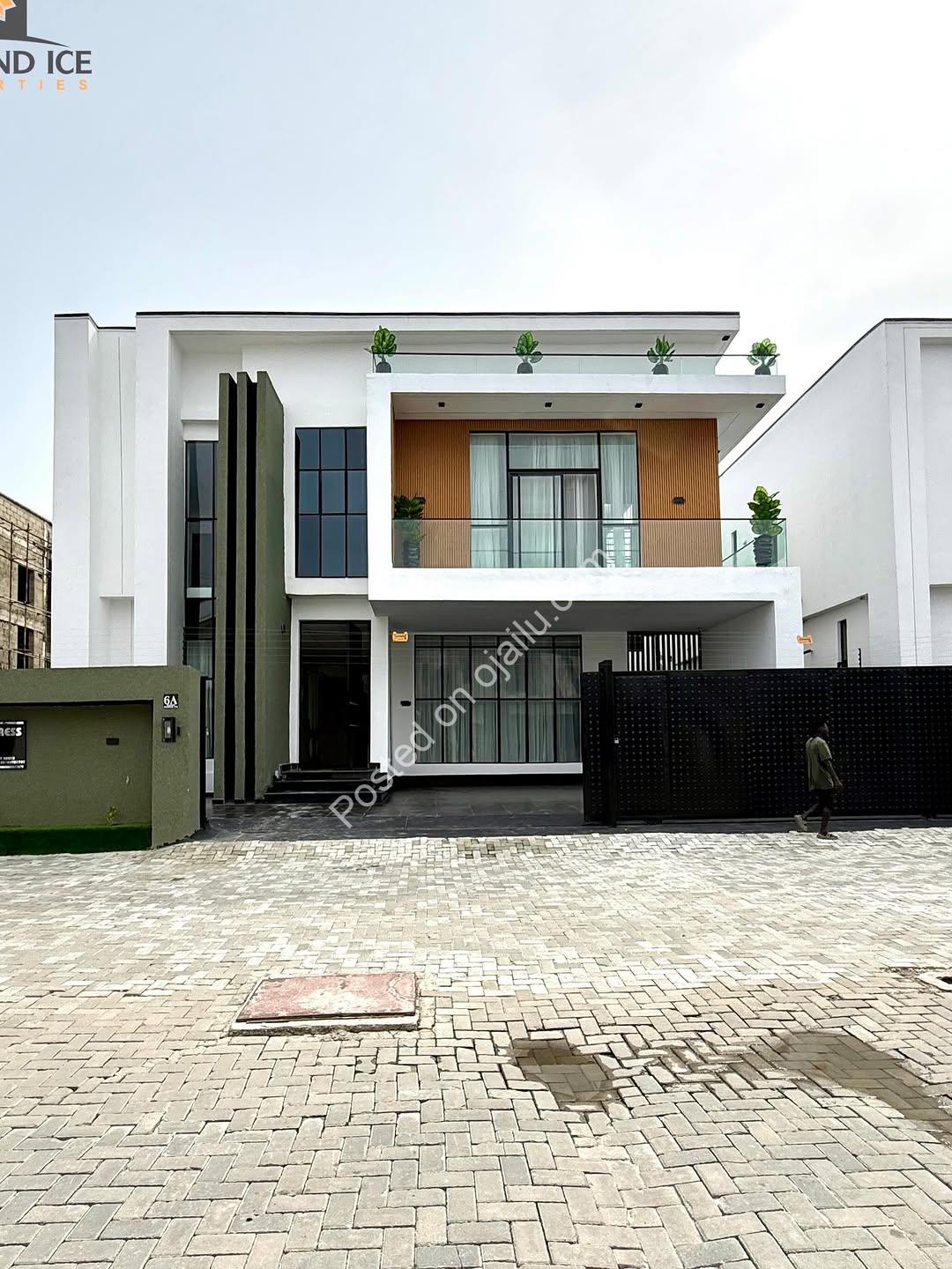 Automated 5-Bed Haven with Pool in VGC