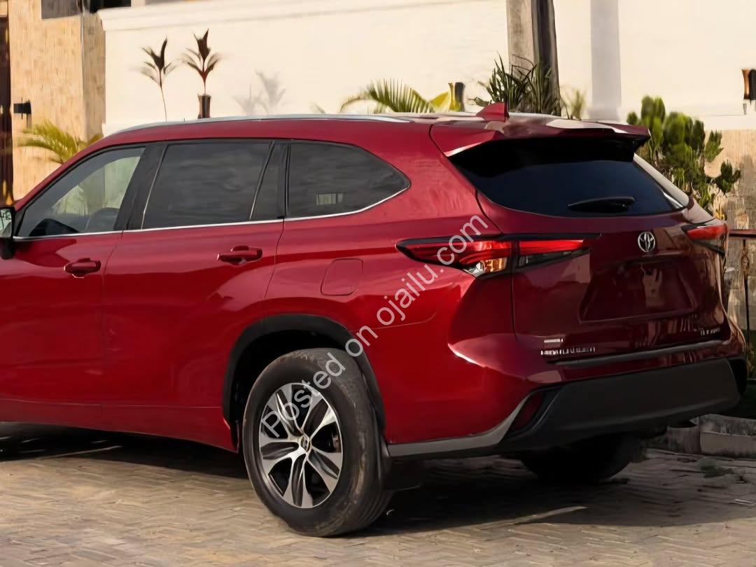 Super Clean 2020 Toyota Highlander XLE – Drive Today, Pay in 3 Years!