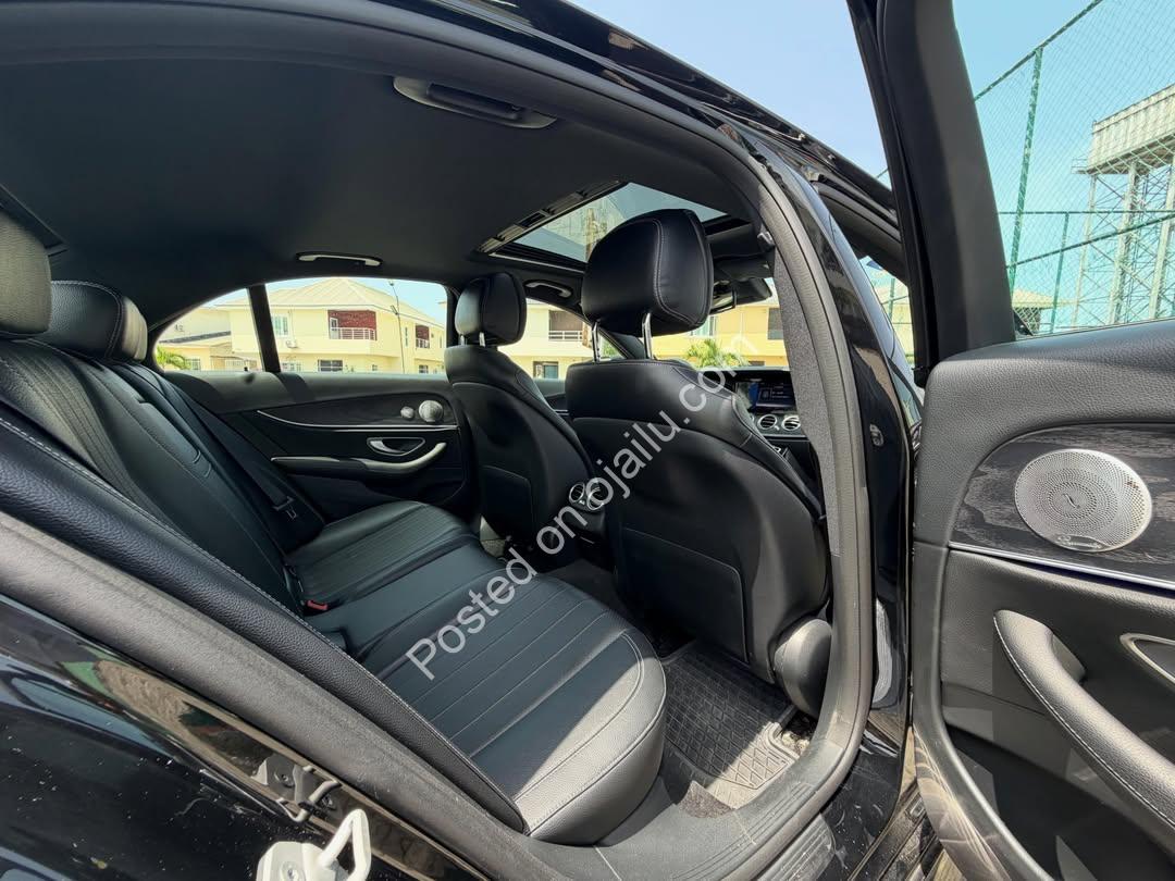 2016 Mercedes E300: Luxe, Push-Start, Sunroof
