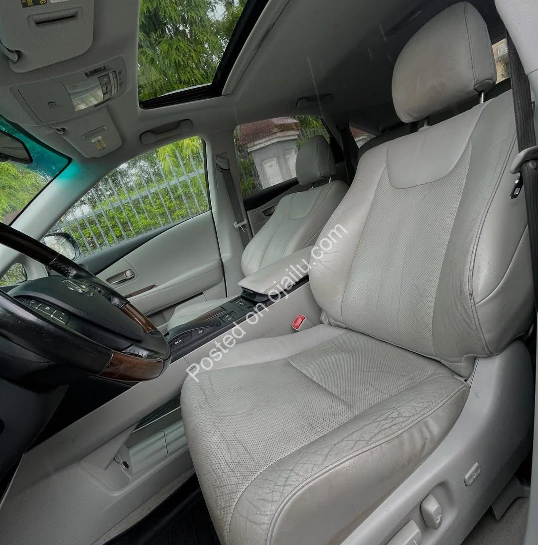 2011 Lexus RX350: Loaded Sunroof & Push Start – 18.9M