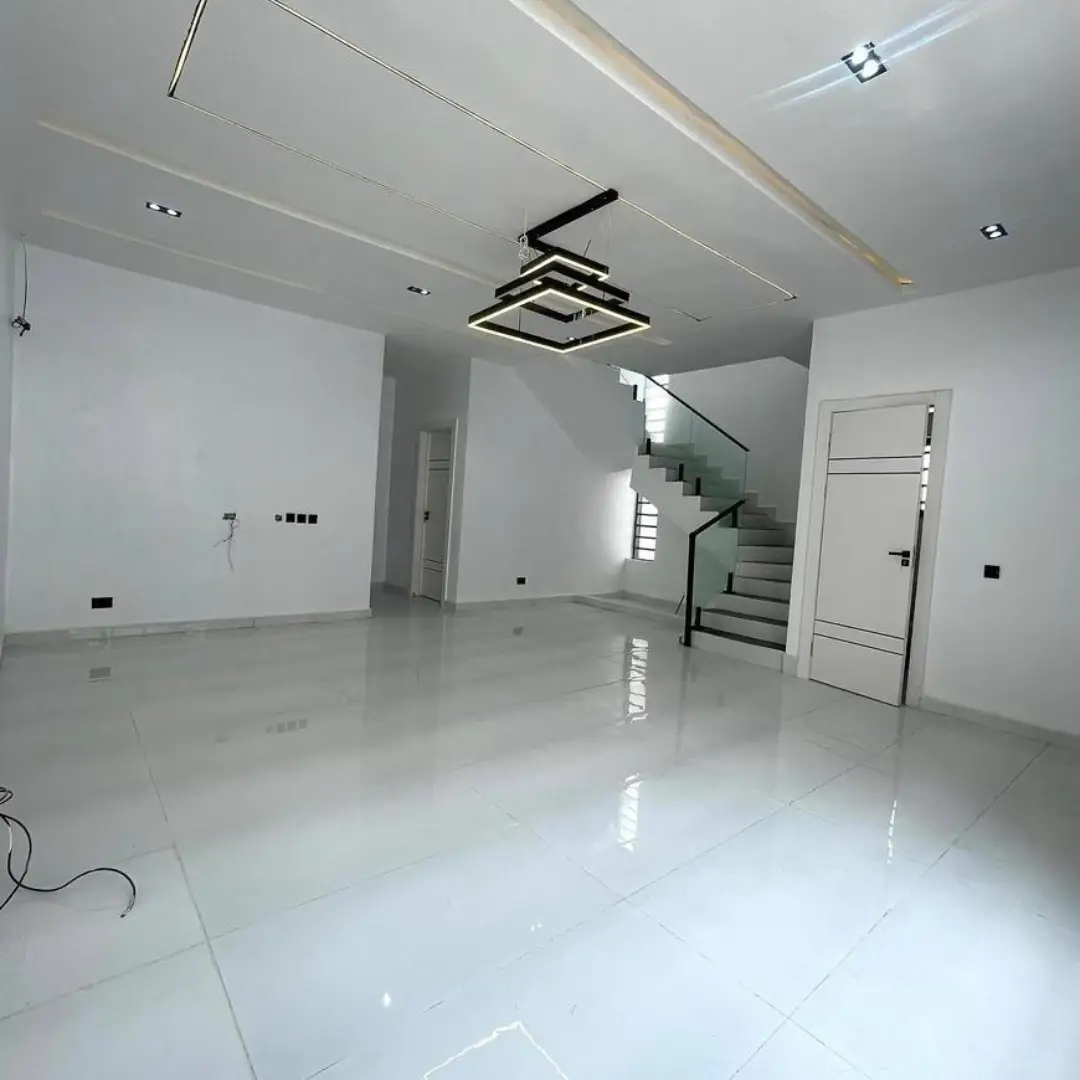 4-Bed Semi-Detached Duplex with Solar in Palm City
