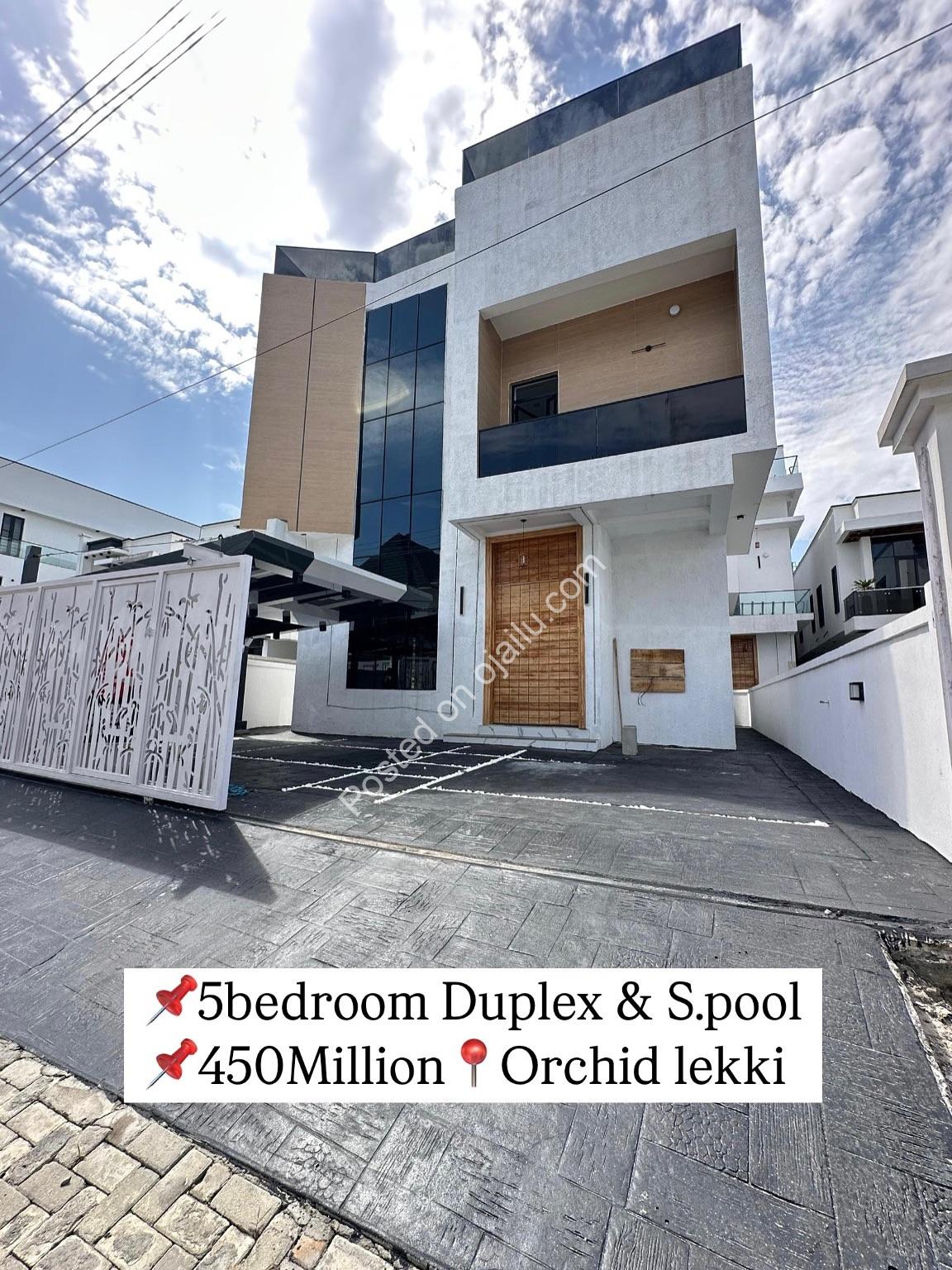 Modern Masterpiece: 5-Bed Smart Home with Rooftop Terrace