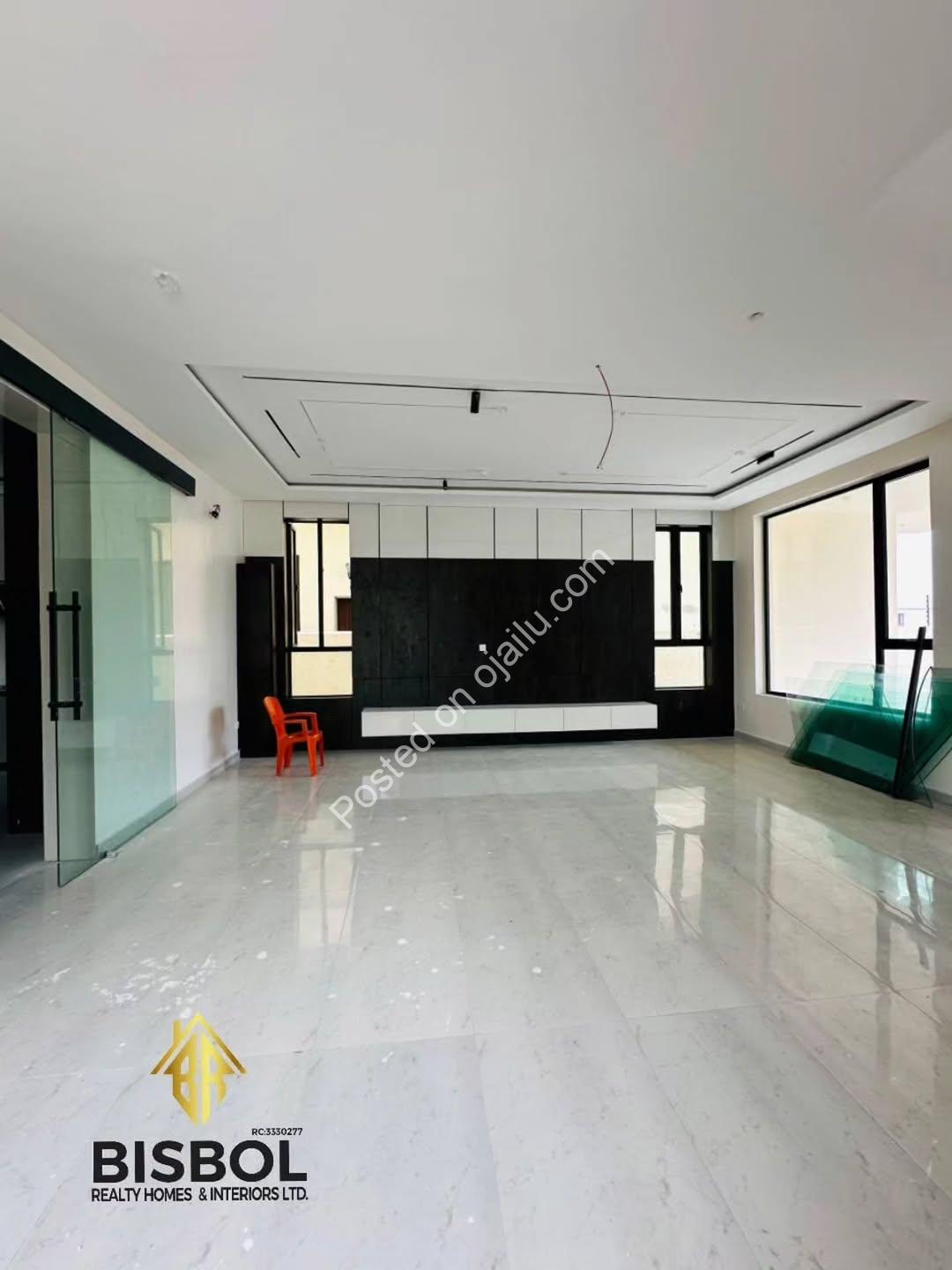 Move-In Ready 5-Bed Duplex with Pool & Gym