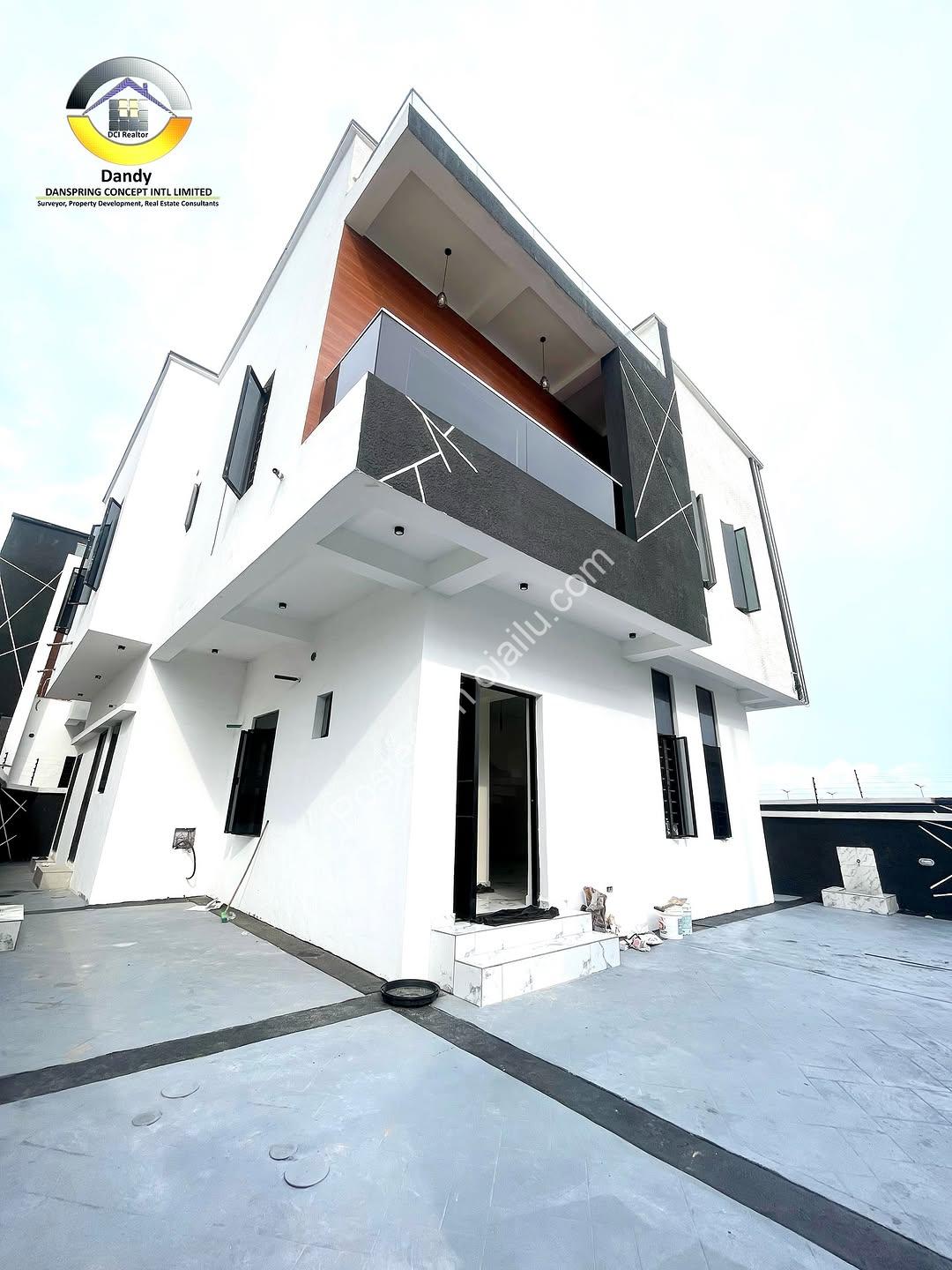 Elevate Your Life: 5-Bed Smart Home with Jacuzzi & BQ