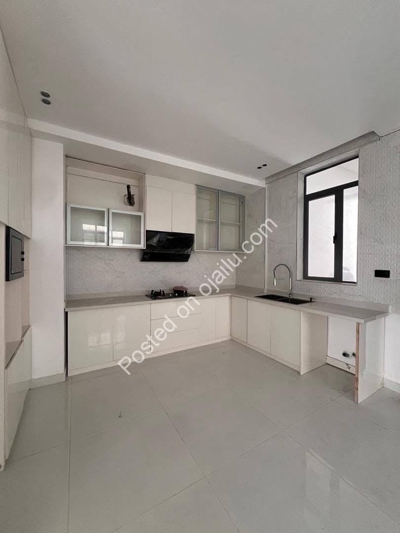 Ikate 2-Bed: Ensuite Elegance, BQ & Balcony