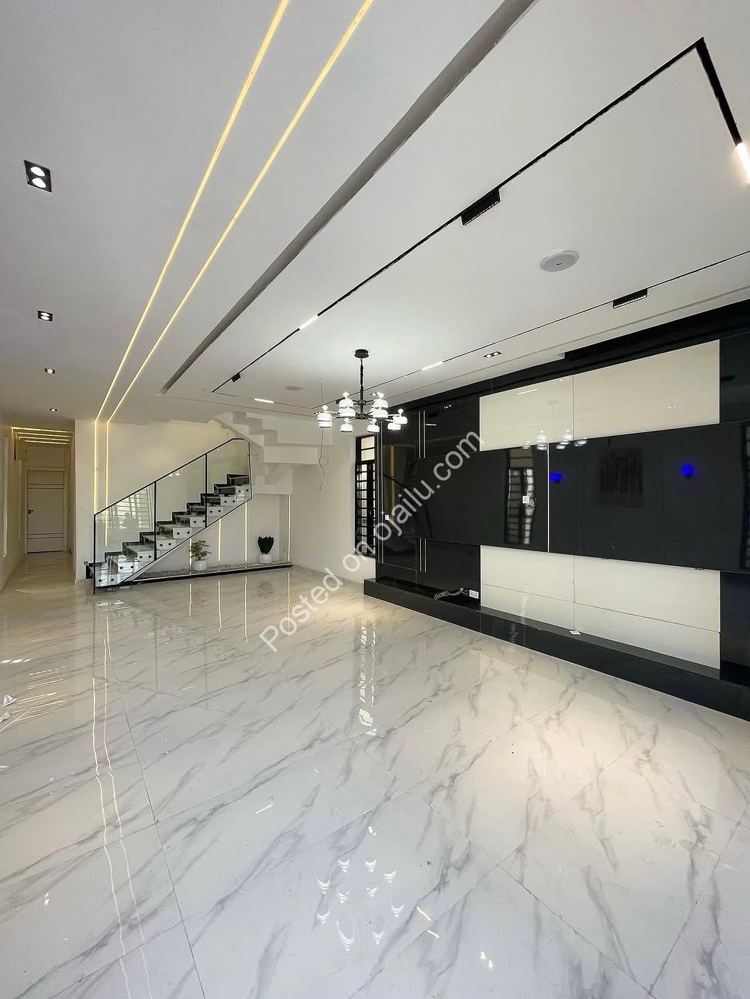 Smart Living, 5-Bedroom Detached Duplex in Chevron