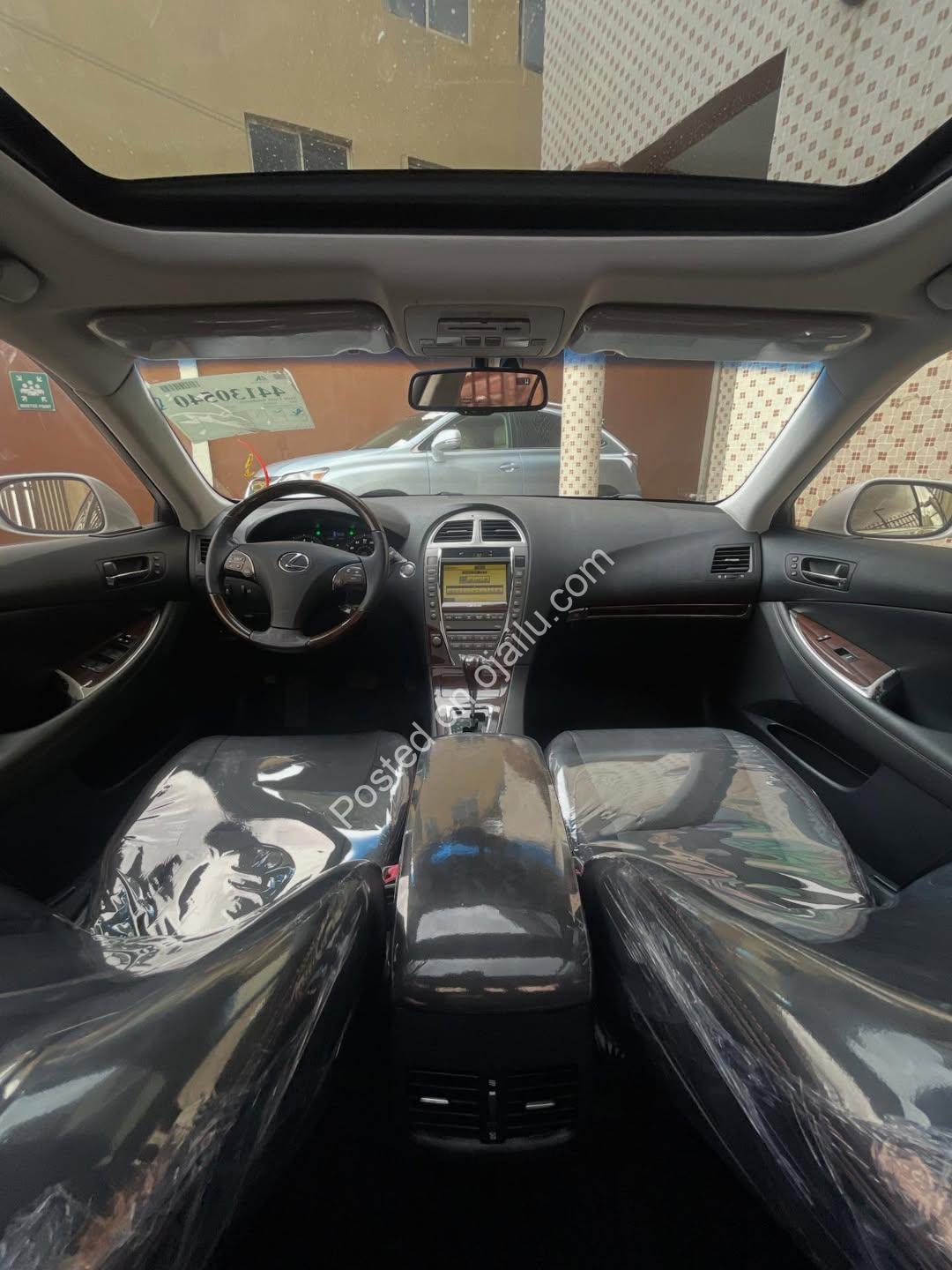 2010 Lexus ES350: Keyless, Panoramic, Perfection!