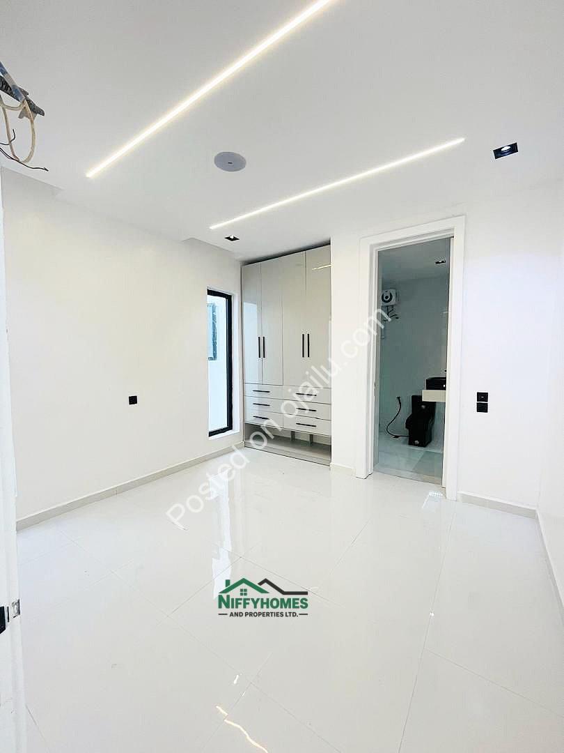 4BR Duplex with Cinema & Pool in Ajah