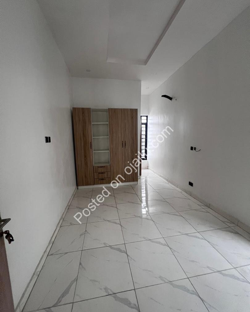4 en-suite bedrooms, Ikota elegance