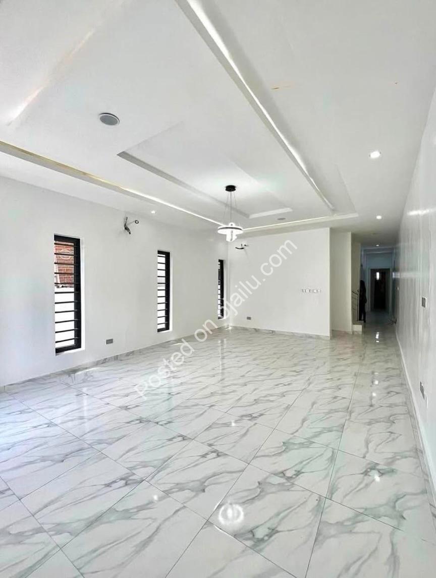 Your Serene 4-Bed Duplex Awaits in Chevron