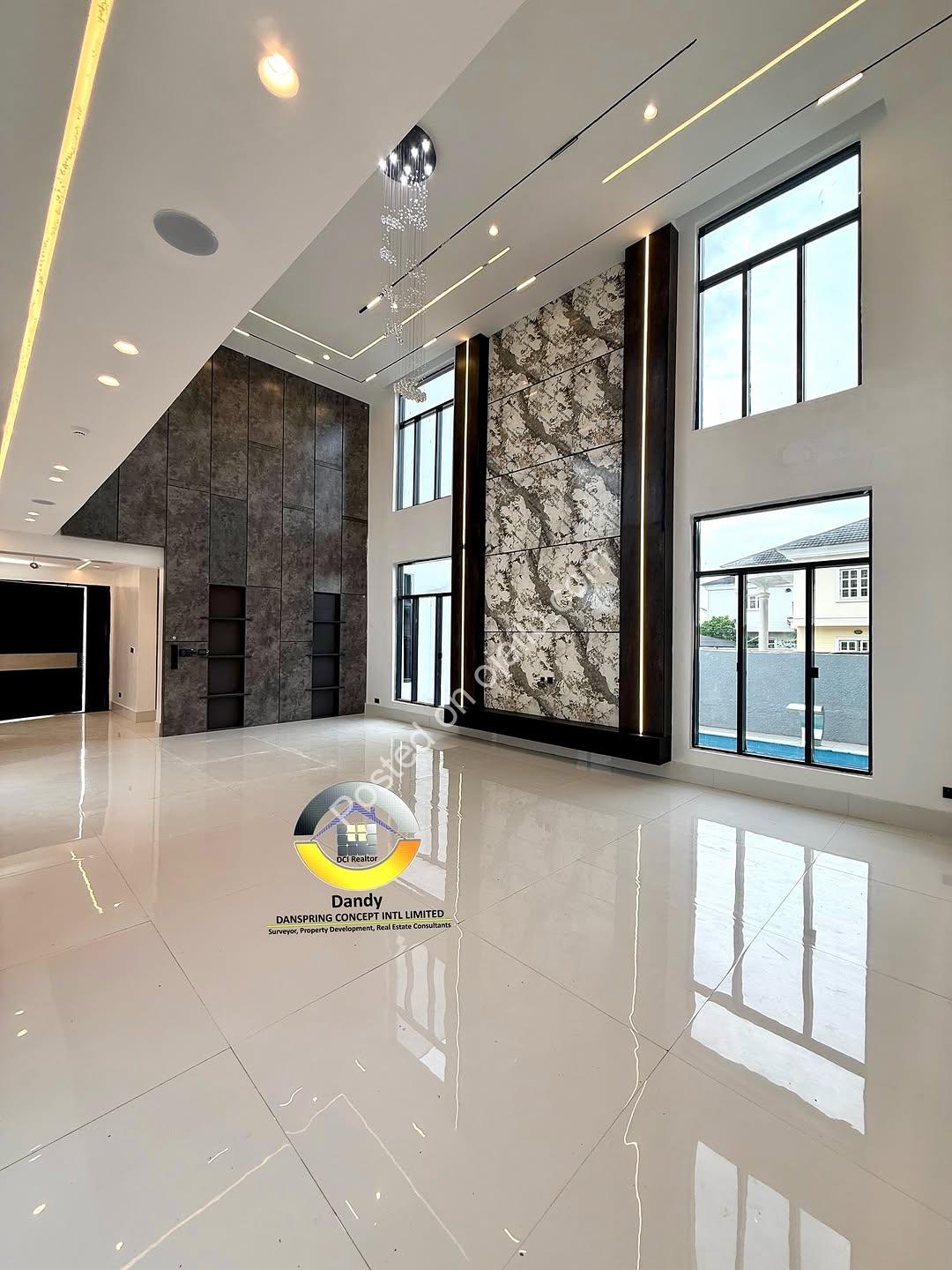 5-Bed Smart Duplex: Pool, Elevator & Cinema in VGC!
