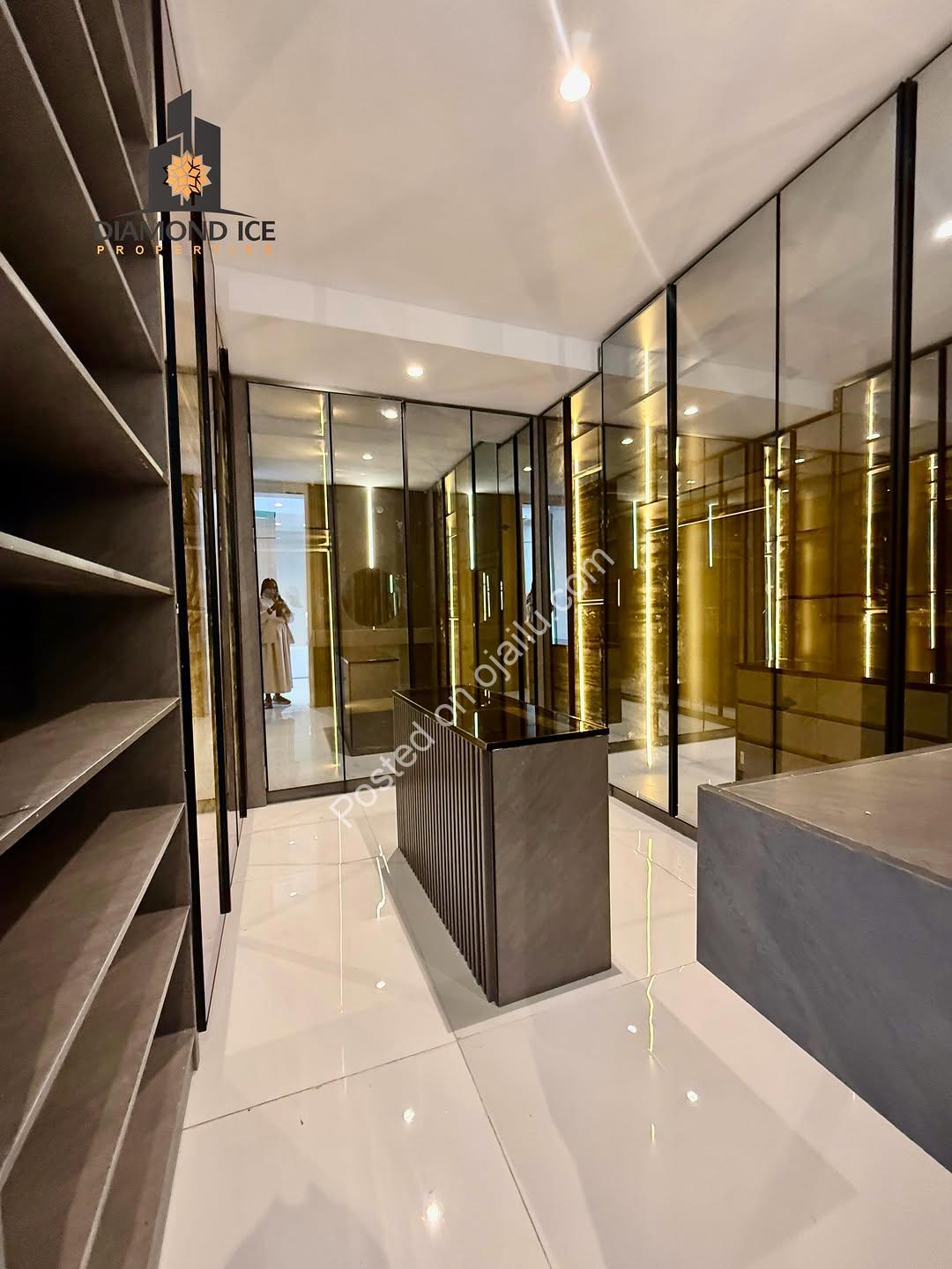 Elite Smart Home: 5-Bed VGC Duplex with Cinema & Pool