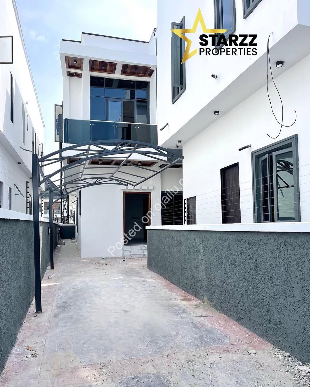 Orchid Lekki: 4BR Smart Duplex with Bluetooth Sound