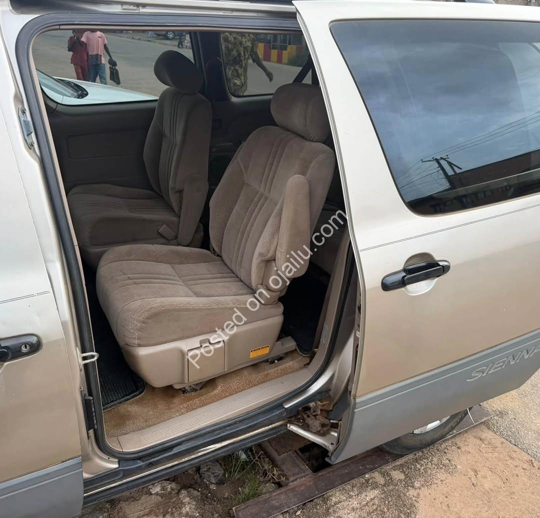“2003 Toyota Sienna: Bulletproof Reliable & Ready to Drive”