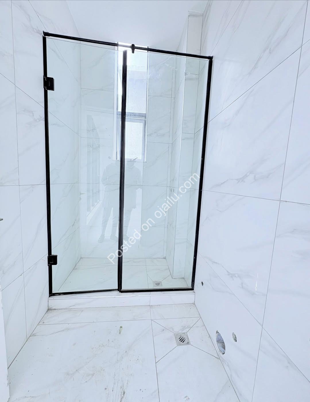 BESPOKE 2BR Apartment: Brand New, Fitted & Prime Oniru
