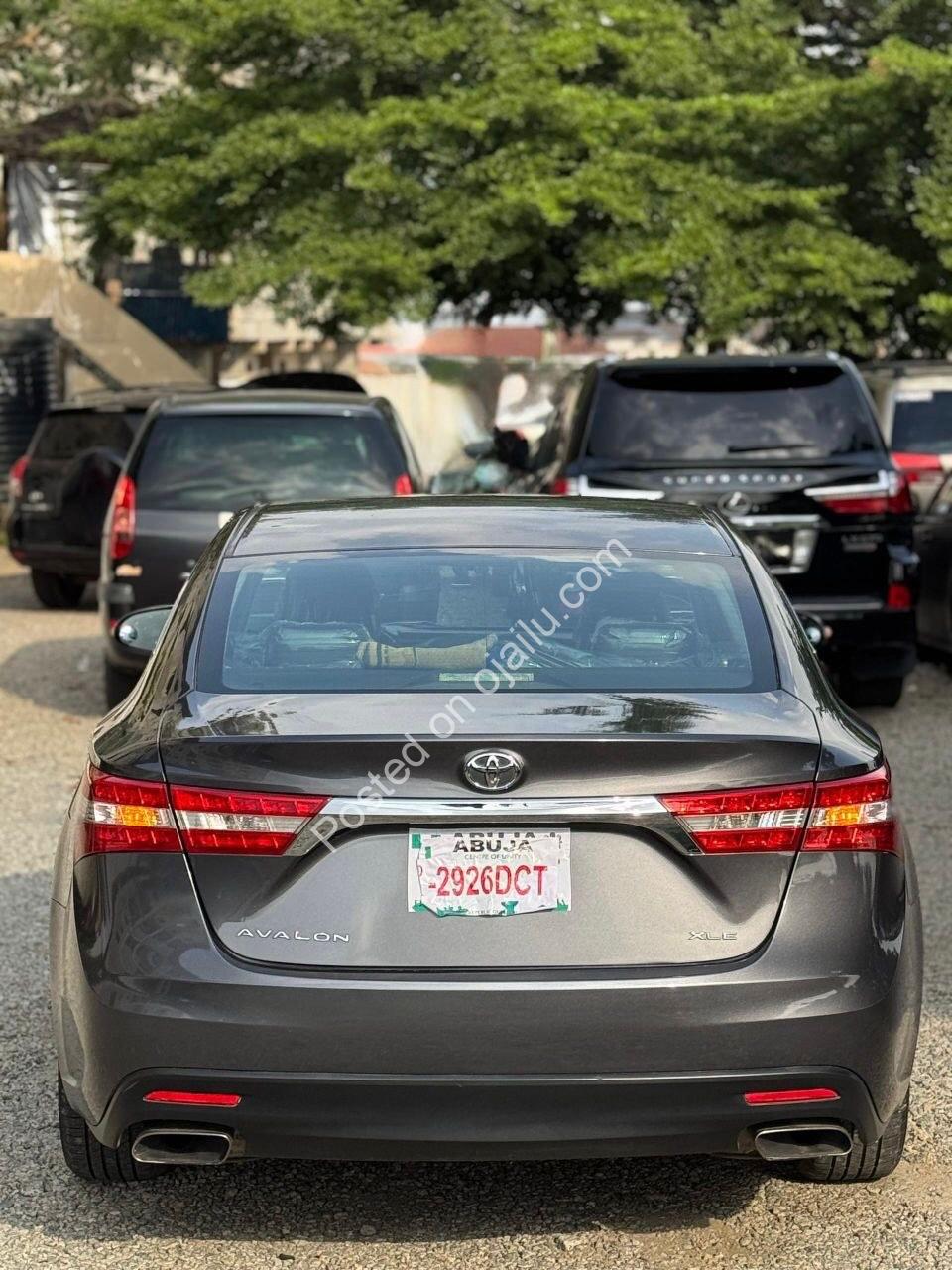 ✨ 2013 Toyota Avalon XLE: Rare Brown Leather, Keyless & Clean Duty