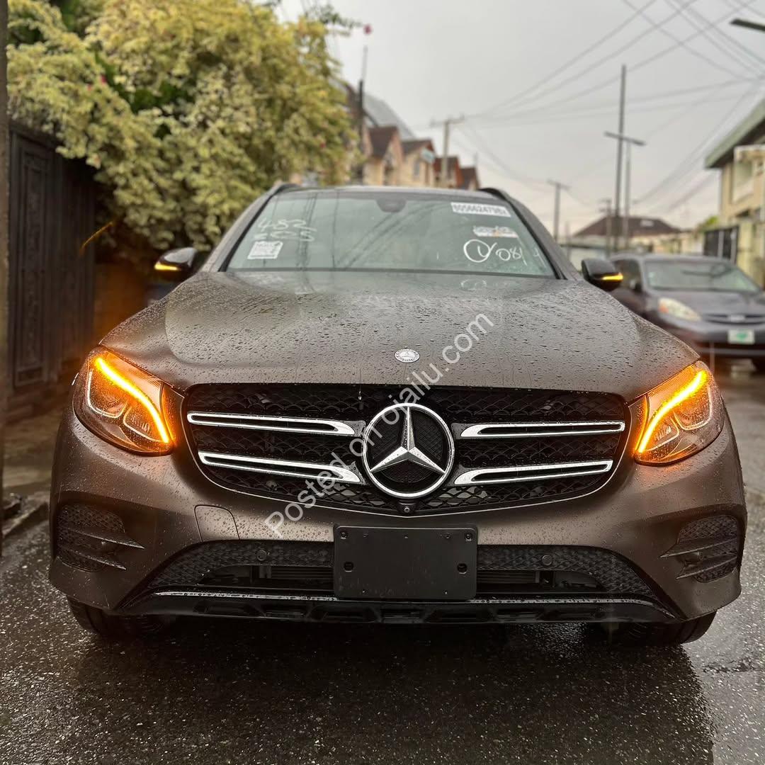 Mercedes GLC300 ’17 – Full Options, Toks Standard, Pristine!