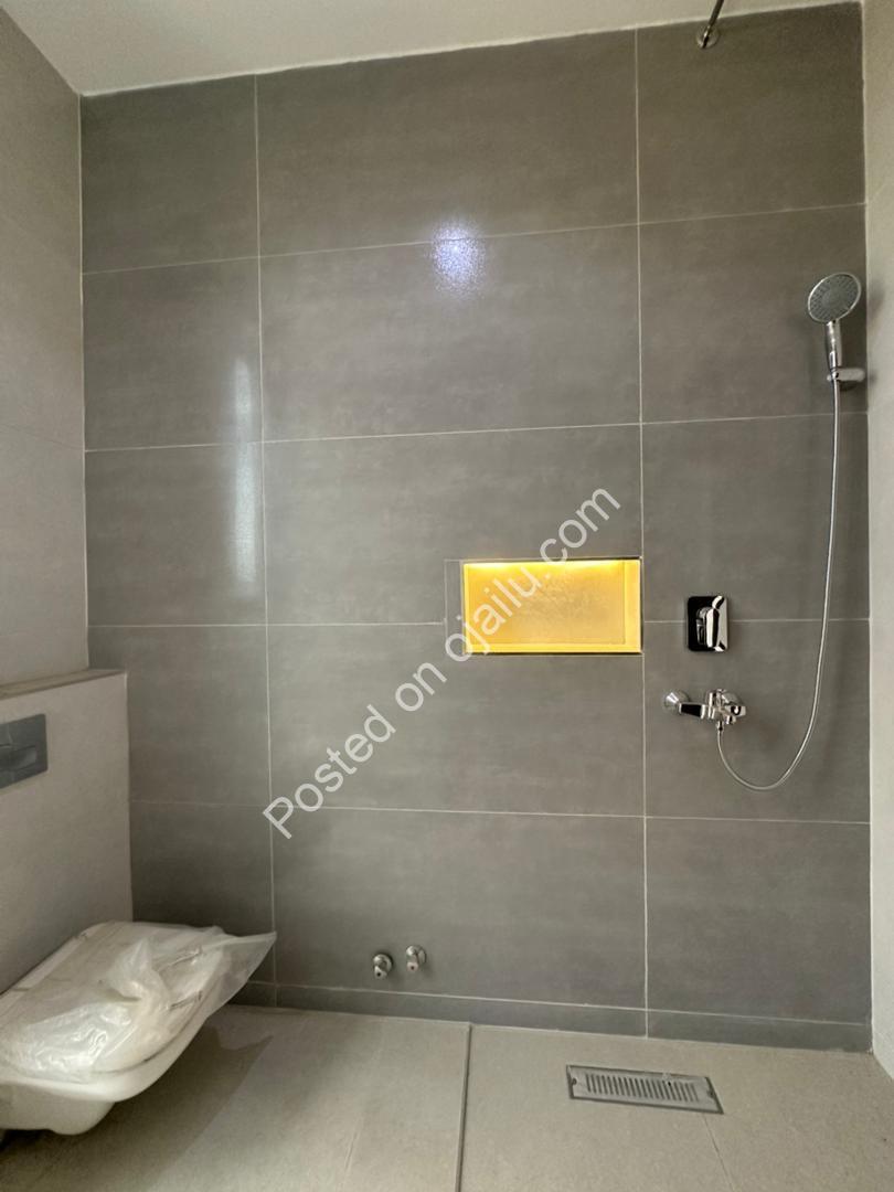 Ikoyi Elegance: Elevator, Cinema & Pool