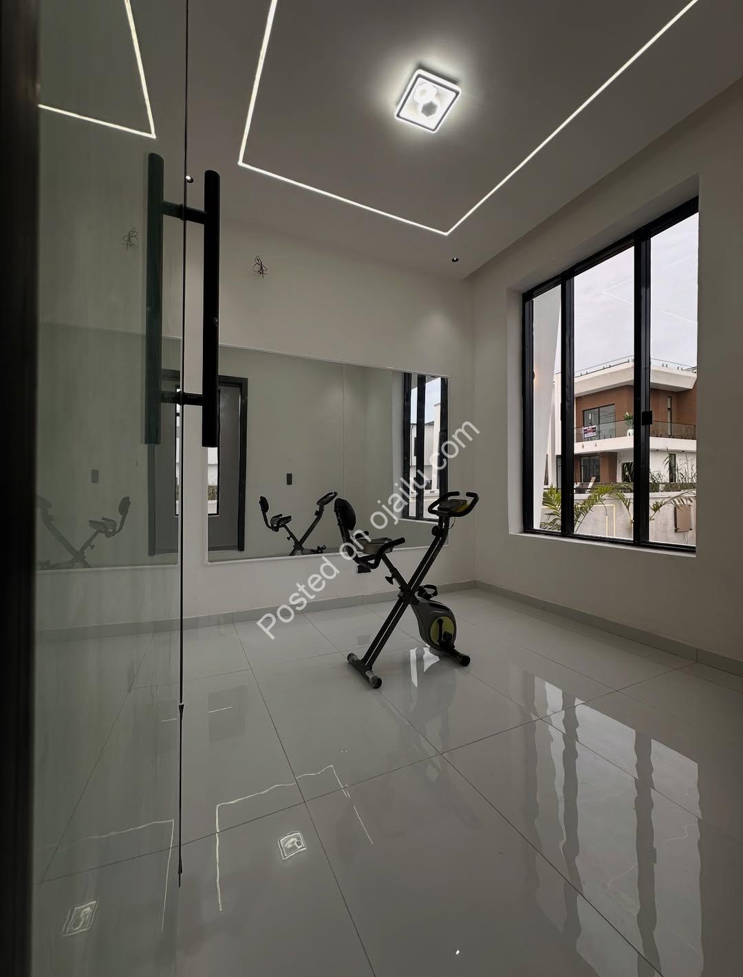 Ajah Showstopper: 5-Bed Pool & Gym Haven