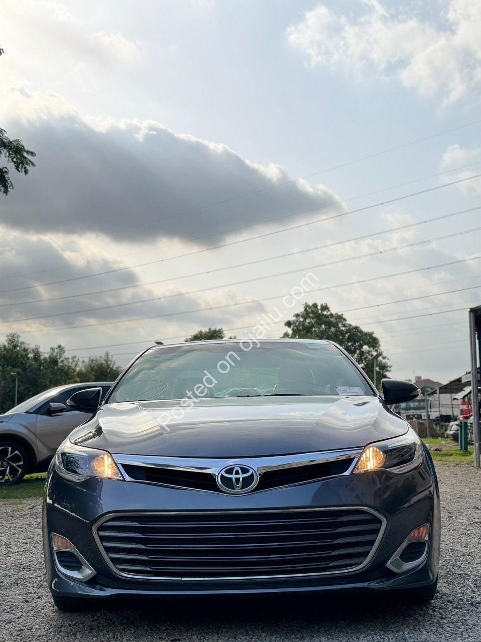 ✨ 2013 Toyota Avalon XLE: Rare Brown Leather, Keyless & Clean Duty